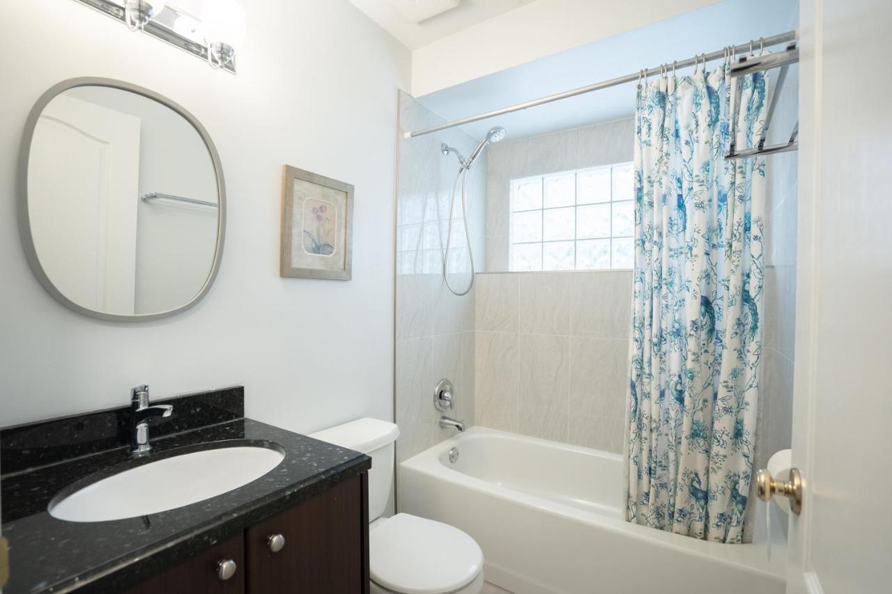 Lovely 1Br Secondary Suite With Separate Entrance Нью-Вестмінстер Екстер'єр фото